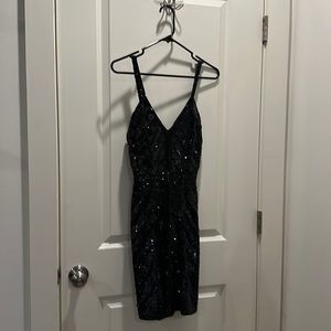 Sherri Hill size 4 black sequin mini dress